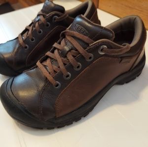 Keen brown leather shoes